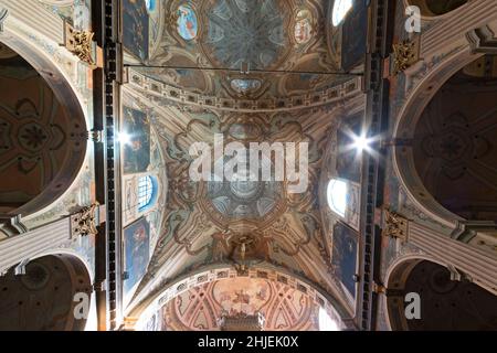 Italia, Lombardia, Treviglio, Basilica di San Martino e Santa Maria Assunta, Vista interna Foto Stock