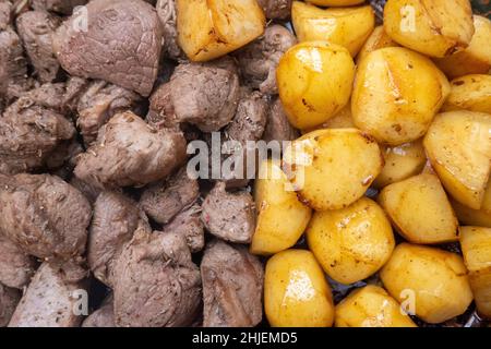 Patate fritte e carne Foto Stock