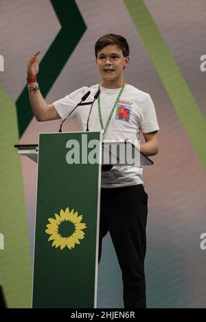 Berlino, Germania. 28th Jan 2022. Timon Dzienus alla conferenza del partito, che si è svolta a Berlino. Era la convenzione del partito del 47th. (Foto di Ralph Pache/PRESSCOV/Sipa USA) Credit: Sipa USA/Alamy Live News Foto Stock