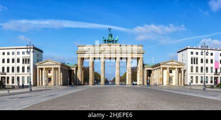 Berlino Brandenburger porta Tor in Germania copyspace copia spazio panorama vista Foto Stock