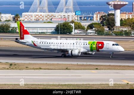 Lisbona, Portogallo - 24 settembre 2021: AEREO TAP Portugal Express Embraer 190 all'aeroporto di Lisbona (LIS) in Portogallo. Foto Stock