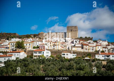 Il Castelo nella città vecchia Castelo de vide in Alentejo in Portogallo. Portogallo, Castelo de vide, ottobre 2021 Foto Stock