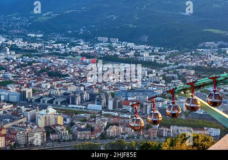 Famosa funicolare sferica a Grenoble Foto Stock