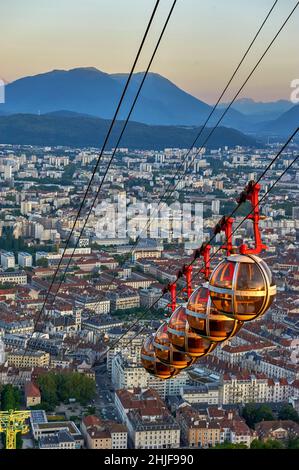 Famosa funicolare sferica a Grenoble Foto Stock