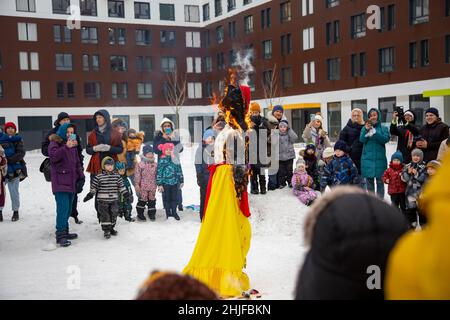 Mosca, Russia- 14 marzo 2021: festa di maslenitsa festa all'aperto Foto Stock