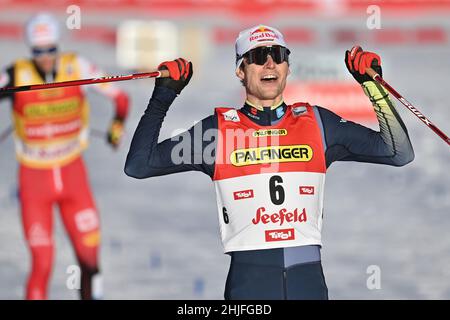 Vinzenz GEIGER (GER), vincitore, finale, giubilo, gioia, entusiasmo, azione. Gara individuale Gundersen NH / 10 km, FIS World Cup Nordic combinato a Seefeld/Tirolo il 29th gennaio 2022 Foto Stock