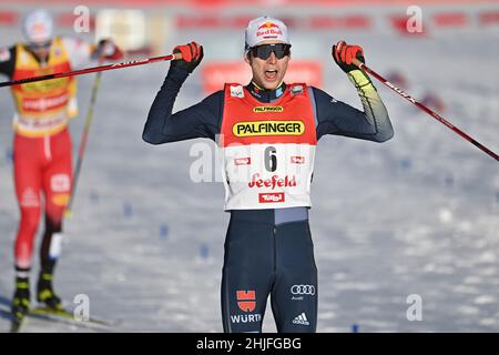 Vinzenz GEIGER (GER), vincitore, finale, giubilo, gioia, entusiasmo, azione. Gara individuale Gundersen NH / 10 km, FIS World Cup Nordic combinato a Seefeld/Tirolo il 29th gennaio 2022 Foto Stock