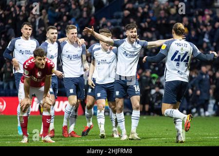 Preston, Regno Unito. 29th Jan 2022. Preston ne celebra Emil Riis Jakobsen #19 di Preston North End che la rende 2-2 a Preston, Regno Unito il 1/29/2022. (Foto di Mike Morese/News Images/Sipa USA) Credit: Sipa USA/Alamy Live News Foto Stock