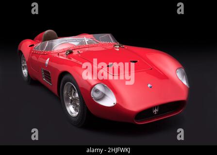 Modellino pressofuso di CMC della Maserati 300S (1957) e del suo telaio Rolling in scala 1/18 Foto Stock