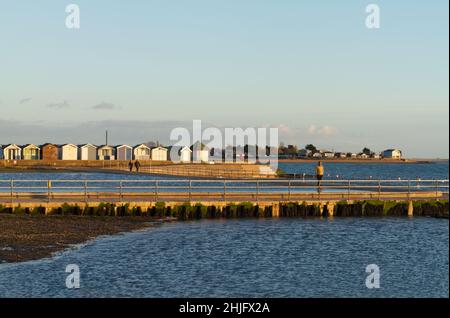 Capanne sulla spiaggia a Brightlingsea, Essex Foto Stock