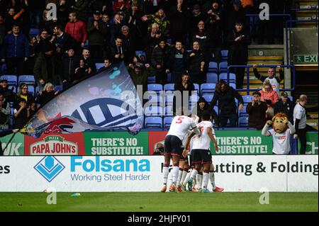 BOLTON, REGNO UNITO. GENNAIO 29th i giocatori di Bolton festeggiano il loro quarto gol durante la partita della Sky Bet League 1 tra Bolton Wanderers e Sunderland al Reebok Stadium di Bolton sabato 29th gennaio 2022. (Credit: Ian Charles | MI News) Credit: MI News & Sport /Alamy Live News Foto Stock