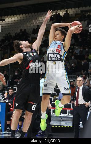 Matteo Spagnolo (Vanoli basket Cremona) durante la serie A1 campionato italiano LBA di basket partita Segafredo Virtus Bologna Vs. Vanoli Basket Cremona all'Arena Segafredo - Bologna, 29 gennaio 2022 - Foto: Michele Nucci Foto Stock