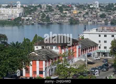 COSTA D'AVORIO, Abidjan, Plateau centro città, laguna / ELFENBEINKUESTE, Abidjan, Stadtteil Plateau, Lagune Foto Stock