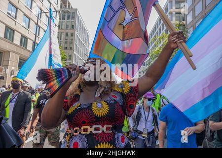 WASHINGTON, D.C. -- 28 agosto 2021: Durante la marcia avanti si vedono manifestanti per Washington e diritti di voto. Foto Stock