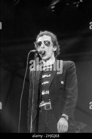 Il musicista inglese Graham Parker si esibisce al Reading Festival 1977, Inghilterra. Foto Stock