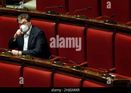 Roma, Italia. 29th Jan 2022. Il Ministro dello sviluppo economico Giancarlo Giorgetti durante l'ottava sessione di voto per eleggere il nuovo Presidente della Repubblica italiana presso la Camera dei deputati in Plenaria. Roma, 29 gennaio 2022 a Roma, Italia.Photo Samantha Zucchi Insidefoto Credit: Insidefoto srl/Alamy Live News Foto Stock