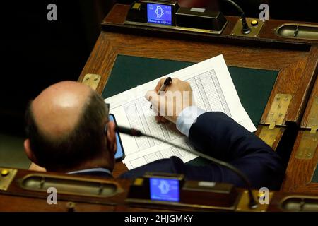 Roma, Italia. 29th Jan 2022. Conteggio dei voti durante l'ottava sessione di voto per eleggere il nuovo Presidente della Repubblica italiana presso la Camera dei deputati in plenaria. Roma, 29 gennaio 2022 a Roma, Italia.Photo Samantha Zucchi Insidefoto Credit: Insidefoto srl/Alamy Live News Foto Stock