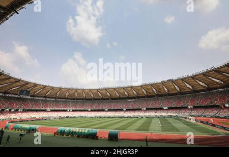 Camerun, Douala, 26 gennaio 2022 - una visione generale dello Stadio del Japoma a Douala durante la Coppa delle Nazioni dell'Africa allo Stadio del Japoma, Douala, Camerun. Photo SF Credit: Sebo47/Alamy Live News Foto Stock