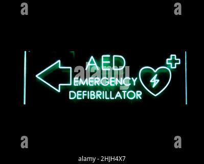 Defibrillatore di emergenza DEA o AED acceso Foto Stock