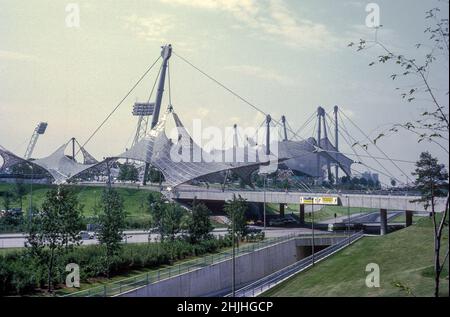 1972 Villaggio delle Olimpiadi estive a Monaco, Baviera, Germania, scena di un noto incidente terroristico (immagine 1974) Foto Stock