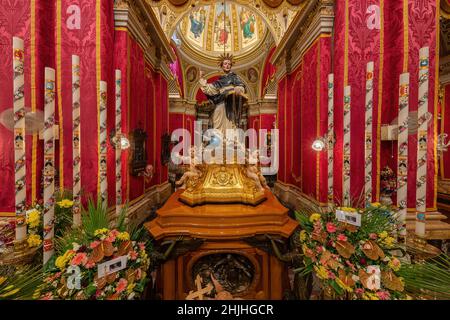 Statua di San Domenico a la Valletta Malta durante la settimana della festa Foto Stock