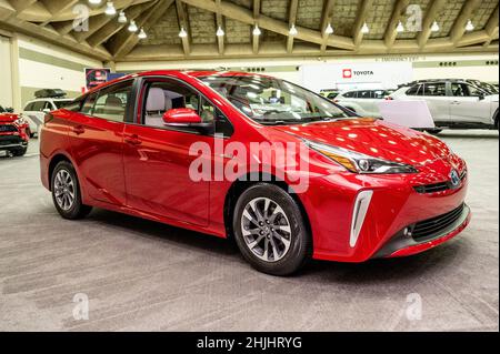 Baltimora, Stati Uniti. 28th Jan 2022. Un 2022 Toyota Prius visto in mostra durante il Maryland Auto Show 2022 al Baltimore Convention Center. Credit: SOPA Images Limited/Alamy Live News Foto Stock