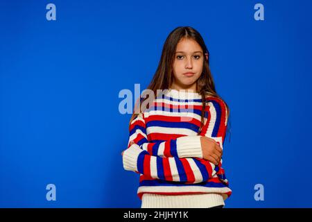 Persone ritratto elegante magnifico bello piccolo studio persona pronto futuro leader può fare tutti i contenuti candid riposo week-end tempo libero vestito in Foto Stock