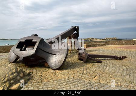 L'ancora della supernave Amoco Cadiz a Pouldamezeau, Francia. Questa petroliera è crollata sulla costa nel 1978, da qui una catastrofica marea petrolifera. Foto Stock