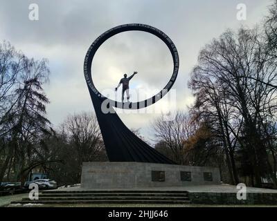 KALININGRAD, RUSSIA - 16 dicembre 2021: Monumento ai conquistatori dell'Universo vicino. Foto Stock