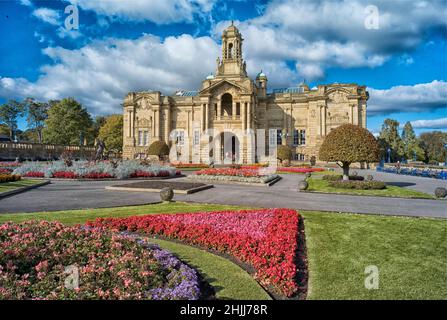 Cartwright Hall Art Gallery e Museum Lister Park Manningham Bradford nel sole di ottobre. Foto Stock