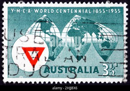 AUSTRALIA - CIRCA 1955: Un timbro stampato in Australia mostra la mappa del mondo e l'emblema YMCA, circa 1955 Foto Stock