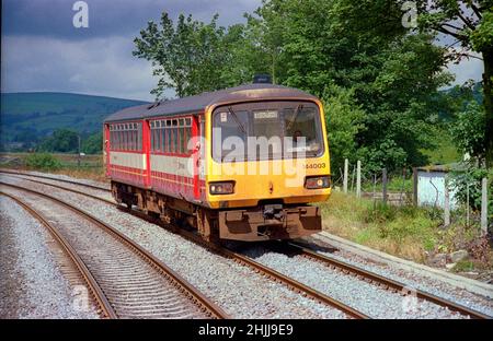 Ferrovie regionali Pacer Unit 144003 si avvicina a Keighley, fotografia scattata prima dell'elettrificazione della linea nel 1994 Foto Stock