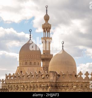 I minareti e la cupola della Moschea al Rifai, il Cairo, Egitto con cielo nuvoloso Foto Stock