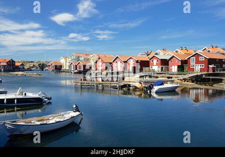 L'affascinante e molto popolare destinazione turistica lungo la costa occidentale svedese, Kungshamn a Bohuslan a nord di Goteborg. Foto Stock