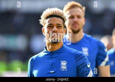 DERBY, REGNO UNITO. GEN 30th Lyle Taylor di Birmingham City si riscalda prima del calcio d'inizio durante la partita del campionato Sky Bet tra Derby County e Birmingham City al Pride Park di Derby domenica 30th gennaio 2022. (Credit: Jon Hobley | MI News) Credit: MI News & Sport /Alamy Live News Foto Stock