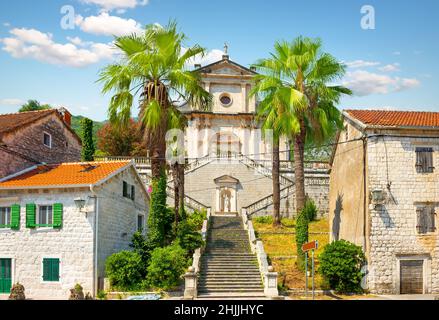 Chiesa della Beata Vergine a Prcanj in estate Foto Stock