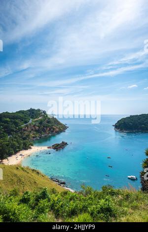 Yanui Beach a Phuket, piccola e la spiaggia più meridionale dell'isola di Phuket, Thailandia. E' popolare per lo snorkelling e il kayak. Foto Stock