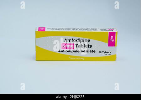 Immagine di una scatola di Amlodipine 5mg su sfondo bianco Foto Stock