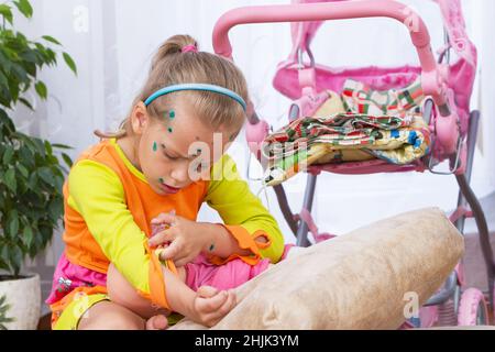 Ritratto di una bambina che soffre di varicella Foto Stock