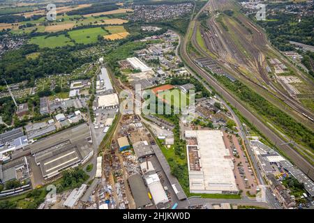 Veduta aerea, area commerciale Östingstraße, Hellweg Baumarkt, campo sportivo ESV Eisenbahner Sportverein 1928, campi da tennis, C & M Stahl, Mitte, Hamm, R. Foto Stock