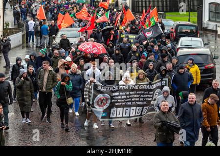 Derry, Regno Unito. 30th Jan 2022. Sanguinoso Domenica 50th anniversario marzo Avvio di un Central Drive a Creggan la marcia segue lo stesso percorso come ha fatto in 1972.Credit: Bonzo/Alamy Live News Foto Stock