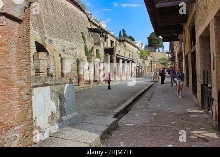 Le magnifiche rovine di Ercolano, distrutte dall'eruzione del Vulcano Vesuvio che distrusse anche la città di Pompei Foto Stock
