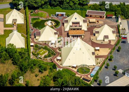 Vista aerea, Galileo-Park, Sauerland Pyramids, Museo minerario Siciliaschacht, Meggen, Lennestadt, Sauerland, Renania settentrionale-Vestfalia, Germania, DE, DEU, Foto Stock