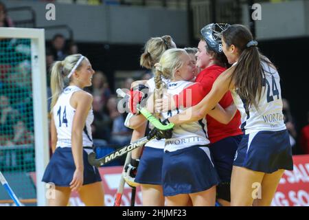 Londra, Regno Unito. 30th Jan 2022. Super 6 Women Final from Copper Box Arena, Queen Elizabeth Park London Inghilterra on 30 January 2022, East Grinstead v Repton, Photo: Peter Smith: Smifsports, Alamy Live Credit: Peter Smith/Alamy Live News Foto Stock