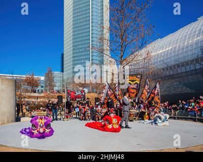 Oklahoma, JAN 29 2022 - Sunny view of the Lion Dance in Lunar New Year Festival Foto Stock