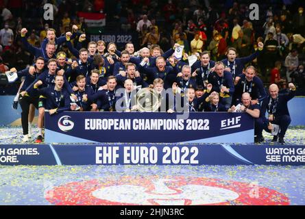 Cérémonie Podium Team Sweden durante l'Euro 2022 dell'EHF Men, partita finale di pallamano tra Svezia e Spagna il 30 gennaio 2022 presso la Budapest Multifunctional Arena di Budapest, Ungheria. Foto di Laurent Lairys/ABACAPRESS.COM Foto Stock