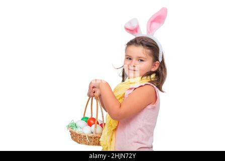 Bambino con uova di pasqua isolato su sfondo bianco Foto Stock