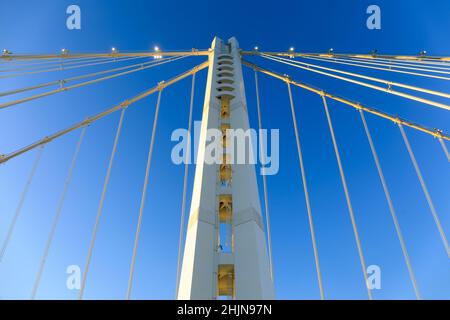 San Francisco-Oakland Bay Bridge Eastern Span Tower Closeup Foto Stock