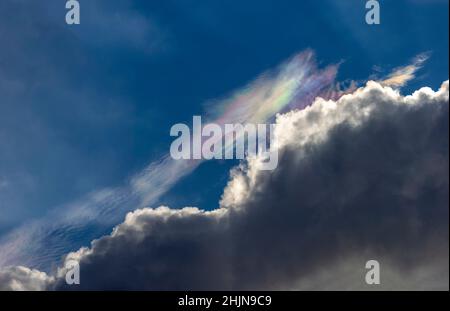 Una nube arcobaleno è iridescence nube a Vancouver BC Canada Foto Stock