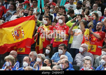 Sostenitori della Spagna durante l'euro 2022 dell'EHF Men, finale di pallamano tra Svezia e Spagna il 30 gennaio 2022 presso la Budapest Multifunctional Arena di Budapest, Ungheria - Foto Laurent Lairys / DPPI Foto Stock